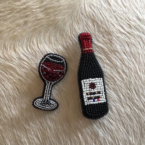 オーダー商品 :ビーズ刺繍のブローチ -ワインボトル&ワイングラス 