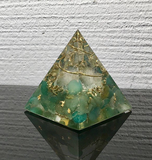オルゴナイト　21　ピラミッド 4.8cm　アベンチュリン　オレガノ　グリーン