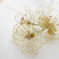 ゼクシィ展示中 ヘッドドレス ゴールド フラワー 造花 アーティフィシャルフラワー 結婚式 和装 髪飾り ウェディング 1枚目の画像