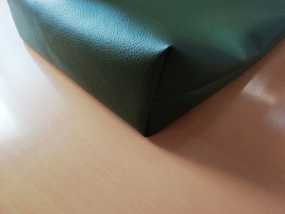 深緑色のA4対応シンプルトートバッグ「Creema限定」 5枚目の画像