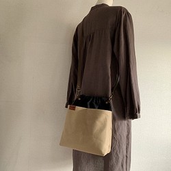 ポケット巾着ショルダーバッグ(モンブラン・ベージュ）２ｗａｙ・帆布
