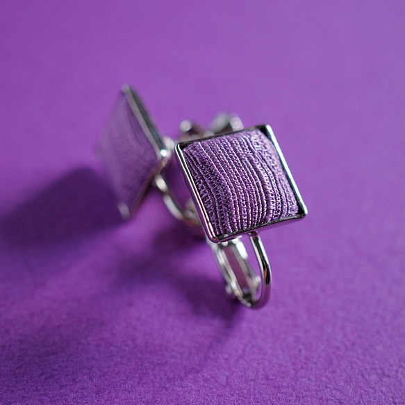 秋冬色のイヤリング「古代紫（こだいむらさき）」 1枚目の画像