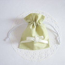 可愛いリボンと花のミニ巾着袋（ライトグリーン） 1枚目の画像