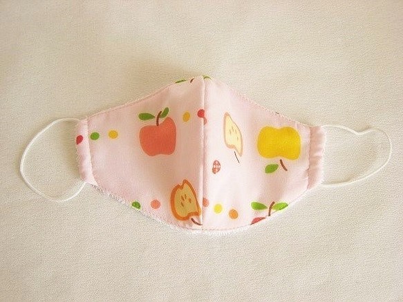可愛いりんご柄の立体マスク（ピンク） 1枚目の画像