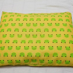 子供用枕カバー かえるくん（黄色） 1枚目の画像