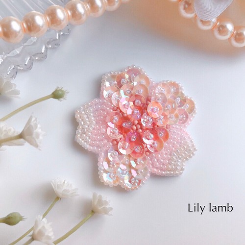 ミニ♡さくらのビーズ刺繍ブローチ【受注製作】 ブローチ Lily lamb