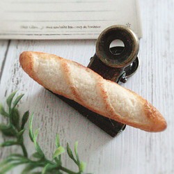 ★ 焼きたてミニチュアパンのクリップ ★ フランスパン ★ 樹脂粘土 ★ 1枚目の画像