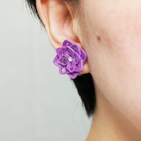 軽い片耳0.8g♪大ぶり紫陽花のペーパークイリングピアス [紫単色] 1枚目の画像