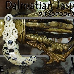 クロブチ模様の可愛い魔石『ダルメシアンジャスパー』勾玉マクラメ編みトップネックレス 1枚目の画像