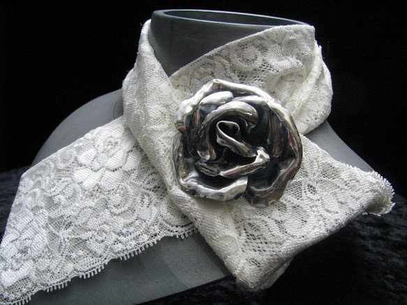 シルバーアクセサリー、silver950のブローチ「銀の薔薇」b 1枚目の画像
