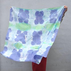 手染めの綿ローン大判スカーフ / blue × green 1枚目の画像