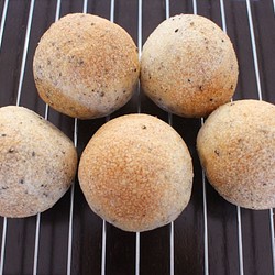 天然酵母まるパン（ごま10個入り／乳製品、卵、白砂糖不使用） 1枚目の画像