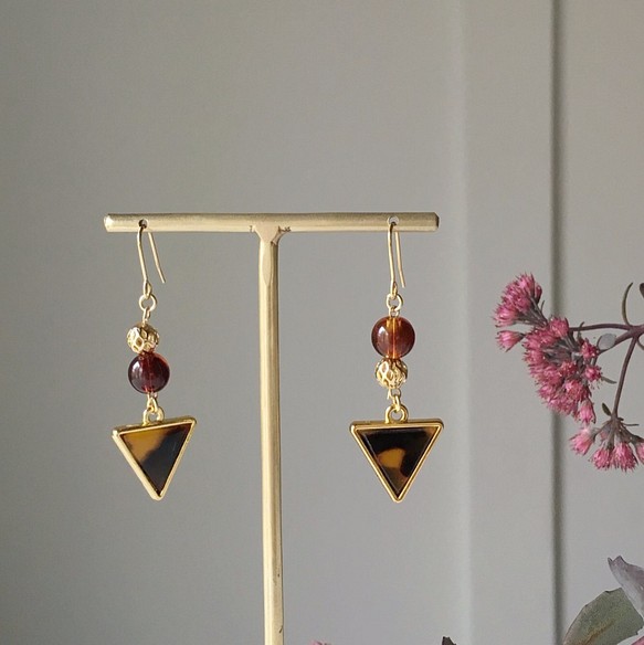 Triangle earrings with  Tortoiseshell color 第1張的照片