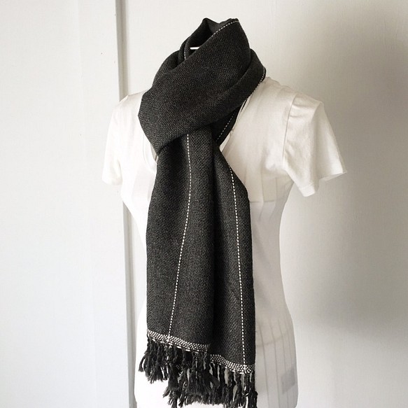 [Baby Alpaca: Fall/Winter] 男女通用手工編織圍巾“Dark Gray &amp; White line 第1張的照片