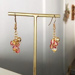 Red Czech beads earrings 1枚目の画像