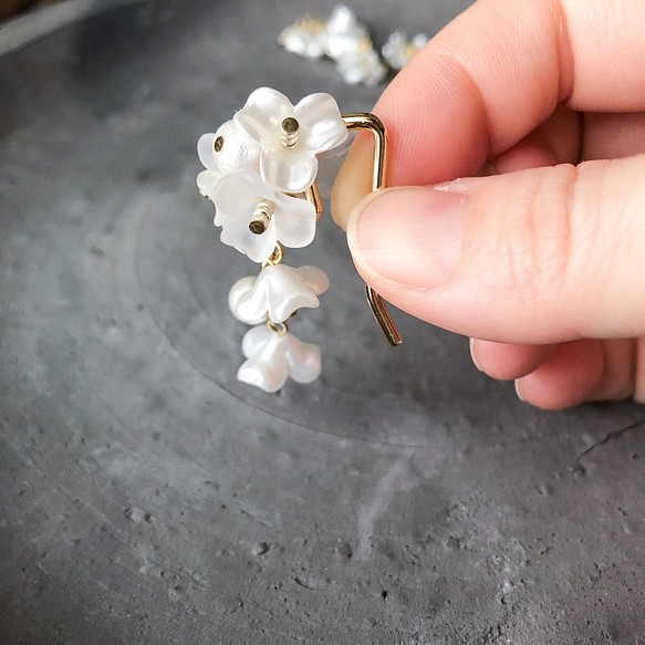 白い小花のポニーフック 1枚目の画像