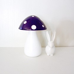 Trippy Toadstool 木のキノコ - 白の柄 + 紫色の傘 1枚目の画像