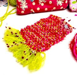 ビビッドピンクの織りのスマホカバー／チュールりぼんちゃん 1枚目の画像