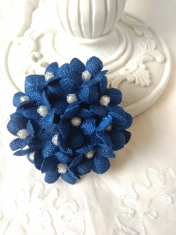 麻布花　かわいい花コサージュ 藍色 1枚目の画像
