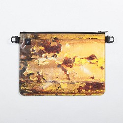 ipadやノート、鍵などを収納！超軽量！黄色く錆びた鉄板　ボディーバッグ 1枚目の画像