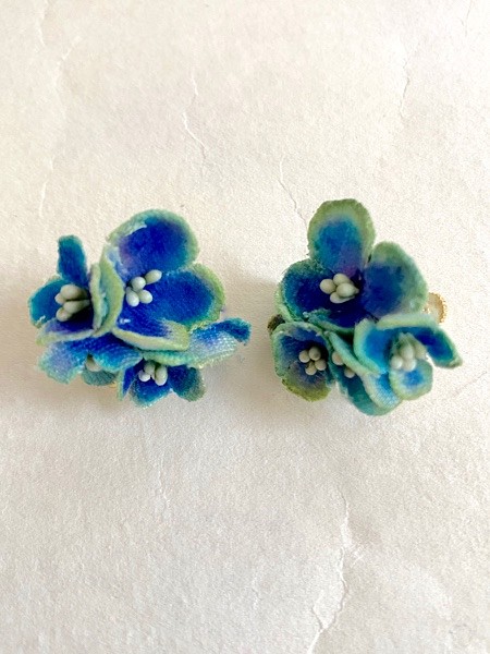 布花 ブルー紫陽花のイヤリング 1枚目の画像