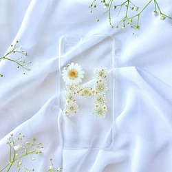 お花とスワロフスキー・クリスタルのイニシャルiPhoneケース 1枚目の画像
