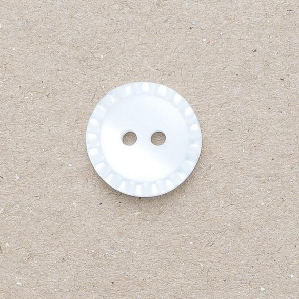 プラスチックボタン5個 ビーズエッジ ホワイト 　b-2244 1枚目の画像