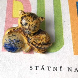 ドイツ プラスチック ボタン 子猫と毛糸 DB　キャット　2273 1枚目の画像