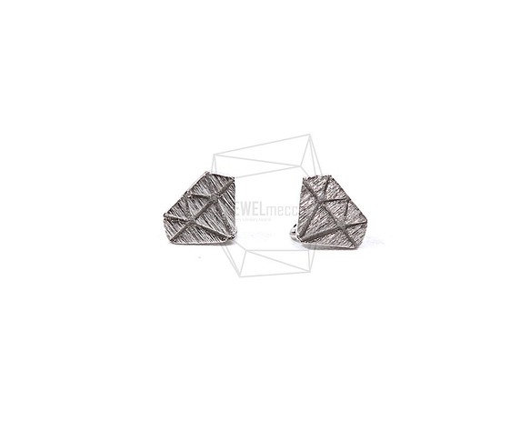 ERG-893-R【每件2件】鑽石形狀耳環，鑽石形狀拉絲紋理 第1張的照片