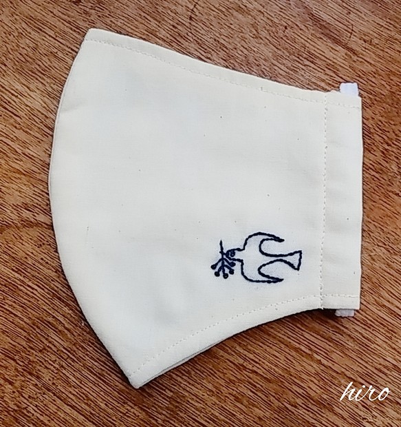 ワンポイント刺繍 立体マスク【大人用】つばめネイビー 1枚目の画像