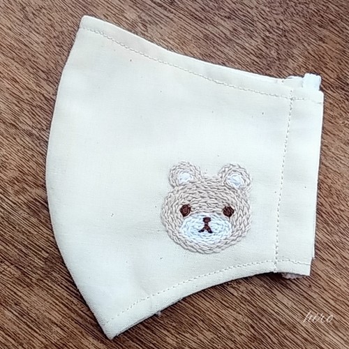 くま ワンポイント刺繍 立体マスク 小学校低学年くらい マスク ベビー キッズ Katze 通販 Creema クリーマ ハンドメイド 手作り クラフト作品の販売サイト