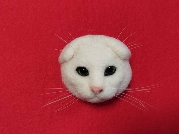 白のスコティッシュフォールドの猫ブローチ381 羊毛フェルト 猫 リアル