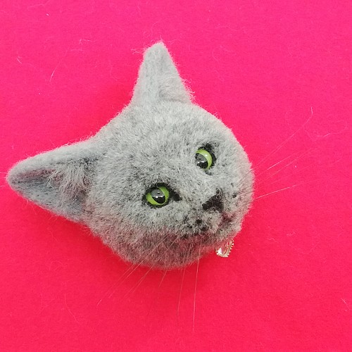 ロシアンブルーの猫ブローチ 羊毛フェルト 猫 リアル ぬいぐるみ 愛猫 