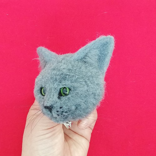 ロシアンブルーの猫ブローチ 羊毛フェルト 猫 リアル ぬいぐるみ 愛猫 
