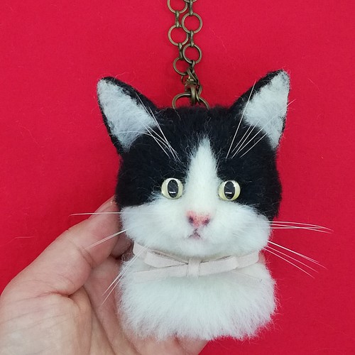 限定品 白黒はちわれ猫のバッグチャーム 羊毛フェルト 猫 リアル ぬいぐるみ 愛猫 バッグチャーム 羊毛フェルト 猫家 通販 Creema クリーマ ハンドメイド 手作り クラフト作品の販売サイト