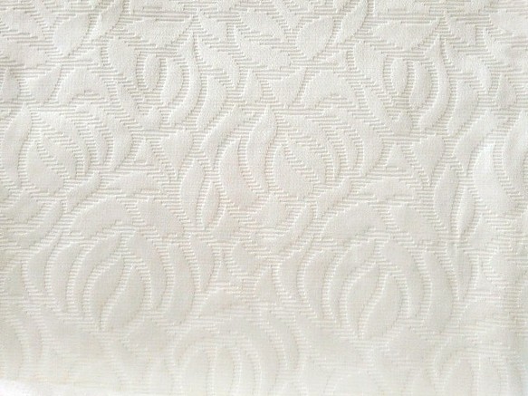 上品な薔薇模様 フクレジャガード 生地（108cm巾×30cm･オフ白） 1枚目の画像