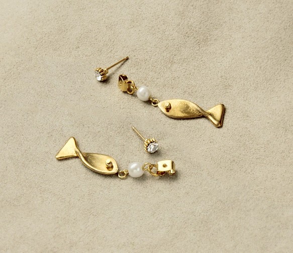 金色小魚 仿珍珠 水鑽耳釘耳環 第1張的照片