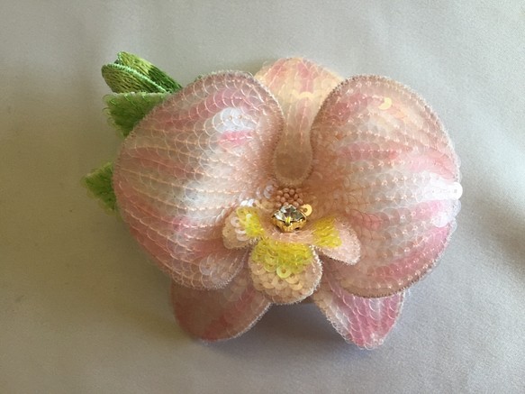 胡蝶蘭ピンク Orchidee - オートクチュール刺繍コサージュ