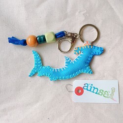 鎚頭鯊魚鎚頭鯊魚深海魚假皮革藍色鑰匙圈鑰匙扣刺繡 第1張的照片