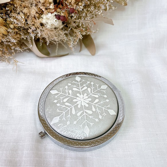 〈雪の結晶シルバー〉手描き陶器手鏡 1枚目の画像