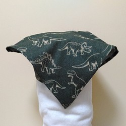 子供用三角巾　ゴム紐付　恐竜（デニム調　モスグリーン） 1枚目の画像