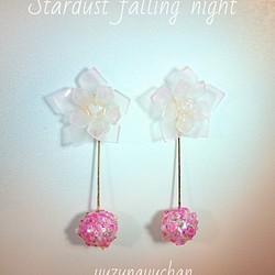 星屑降る夜のフラワーピアス  pink 1枚目の画像