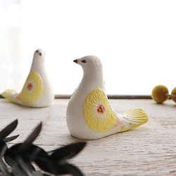 陶置物 幸せ運ぶ白い鳥 アンティーク風仕上げ／パステルレモン6 お花 リニューアル 1枚目の画像