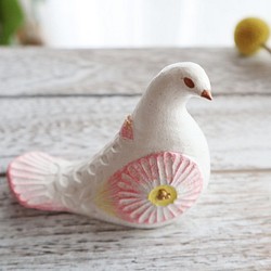陶置物 幸せ運ぶ白い鳥 アンティーク風仕上げ／ローズピンク2　新色　お花 一点物！ 「Creema限定」 1枚目の画像