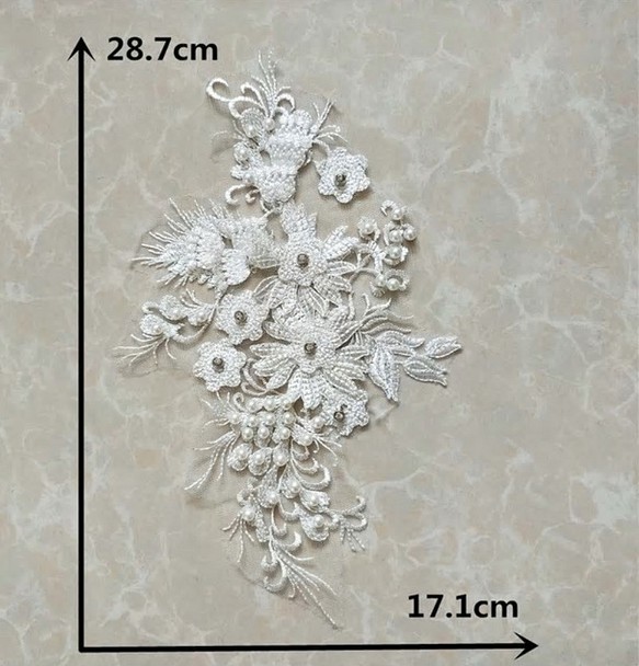 ホワイトフラワーモチーフ　Size: 28.7cm x 17.1cm 1枚目の画像
