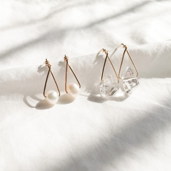 【三角系列】珍珠／白水晶  14kgf  包金耳環 第1張的照片