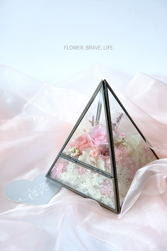 【珍藏你的愛】幾何金屬框盆器/粉色/不凋花/永生花/玫瑰 第1張的照片