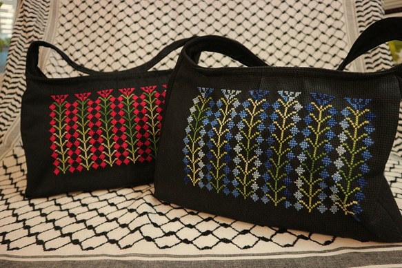 【パレスチナ刺繍】オトナ可愛い刺繍のハンドバッグ 1枚目の画像