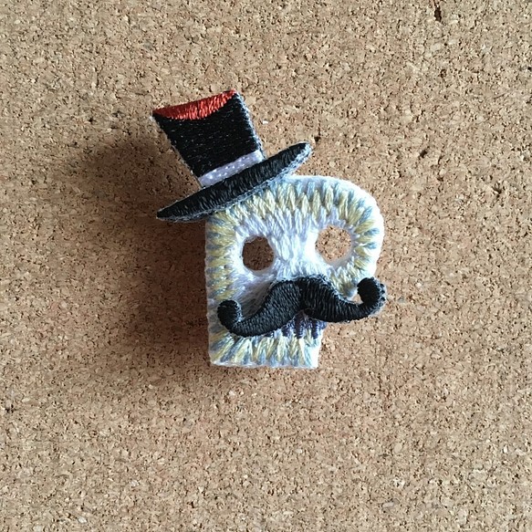 立体刺繍アクセサリー（Cut out 3-D embroidery pins） 1枚目の画像