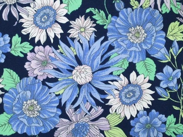 オックス生地 布【50×110cm】花柄 上品 落ち着いた色 綺麗 ブルー ラベンダー ネイビー 1枚目の画像